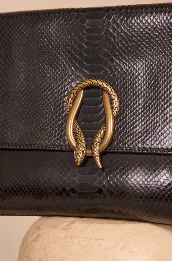 LEON leather pouch;${refinementColor}