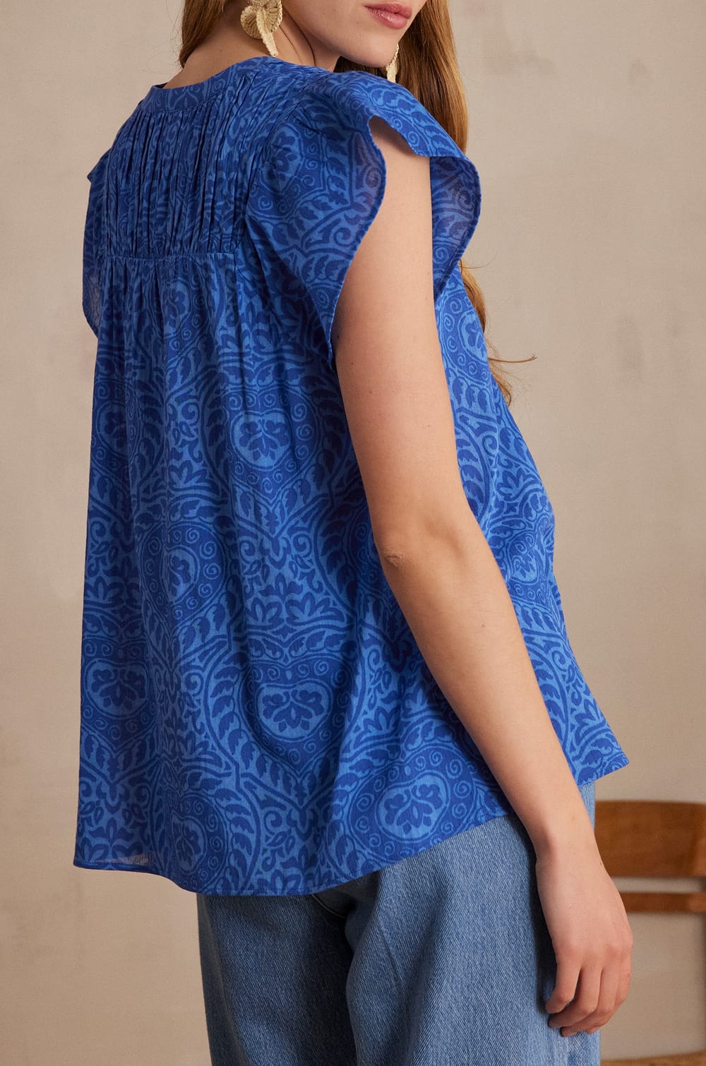 BILLIE blouse in printed cotton arabesque;${refinementColor}