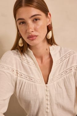Blouse brod&eacute;e en coton MAGNOLIA ;${refinementColor}