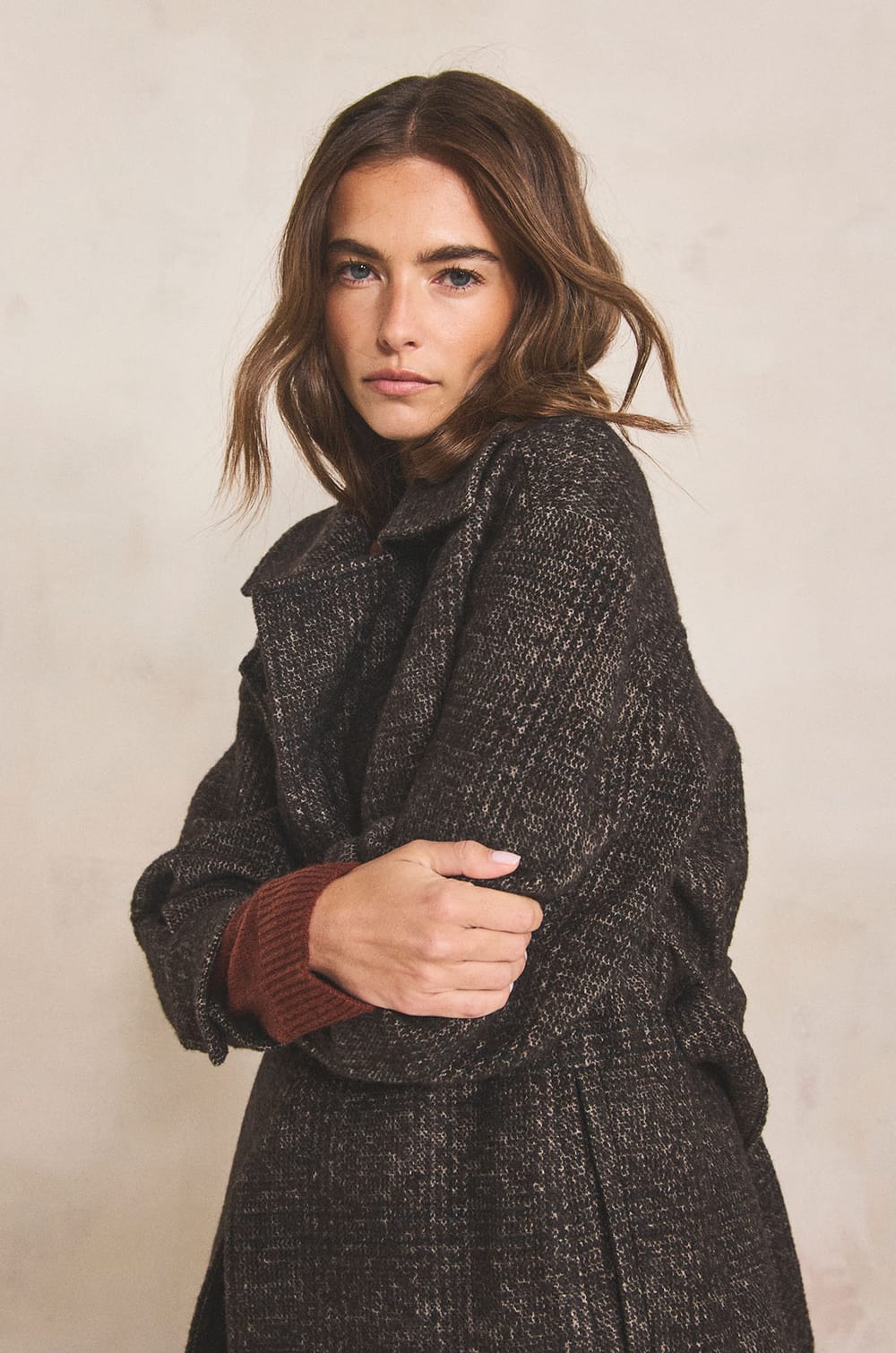 Long belted coat in blended wool DJOVANNI;${refinementColor}