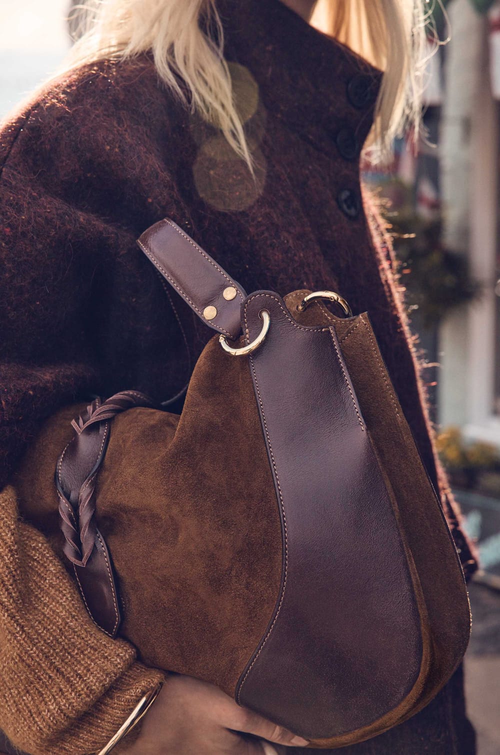 VICTOR leather tote bag;${refinementColor}