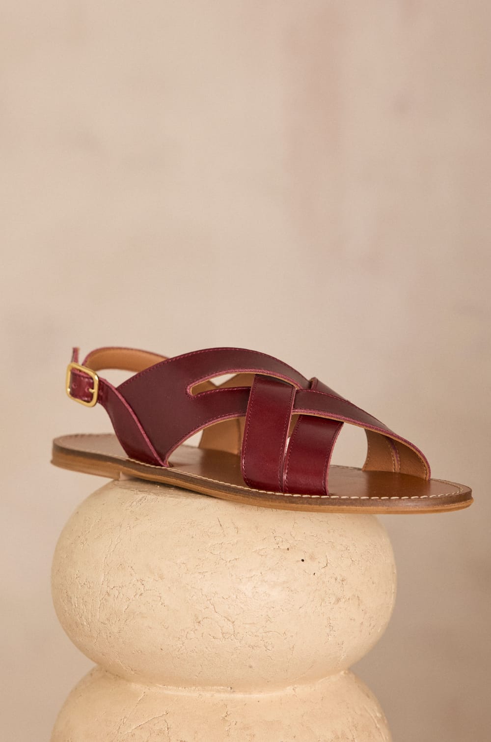 Sandales plates en 100% cuir SOAN;${refinementColor}