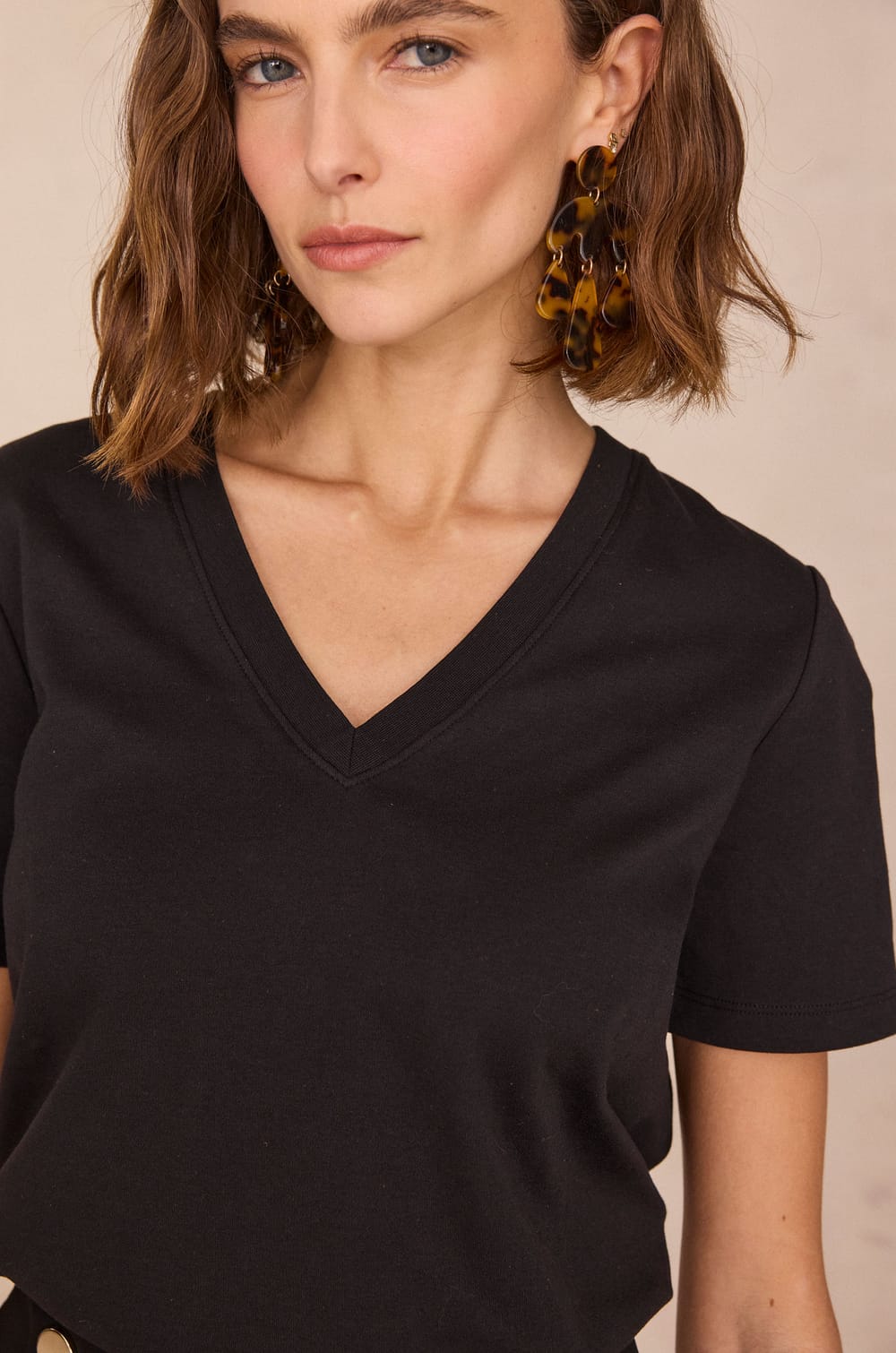 T-shirt met V-hals in 100% katoen DANA;${refinementColor}