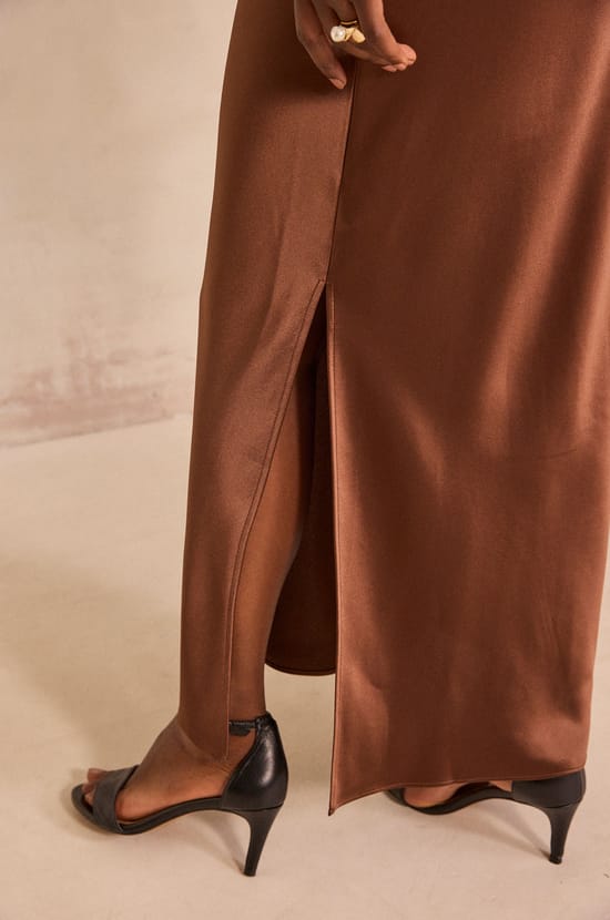 Long satin dress with thin straps REFLET;${refinementColor}