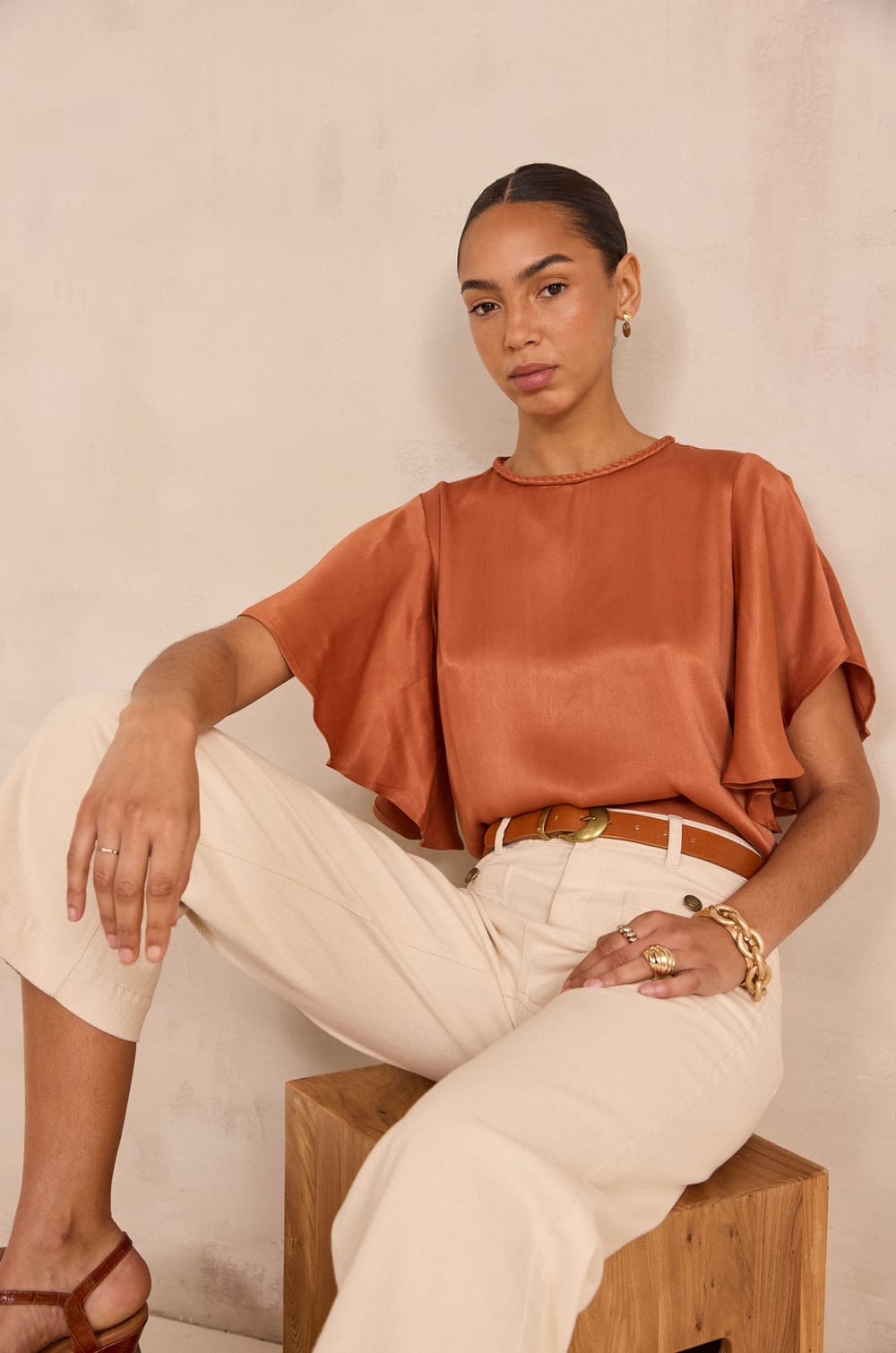 DAREN ruffled sleeve blouse;${refinementColor}