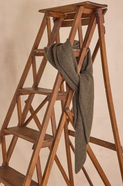 THOMAS scarf in 100% cashmere;${refinementColor}