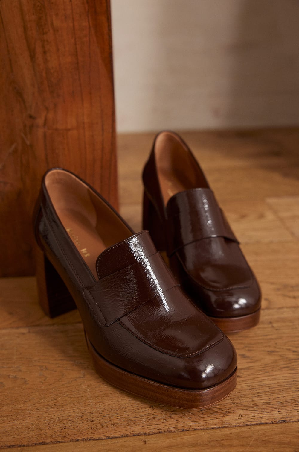 VIOLETTE leather heels;${refinementColor}