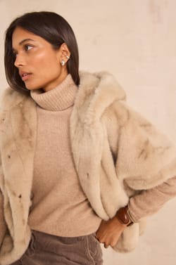Sleeveless cape DAYANA;${refinementColor}