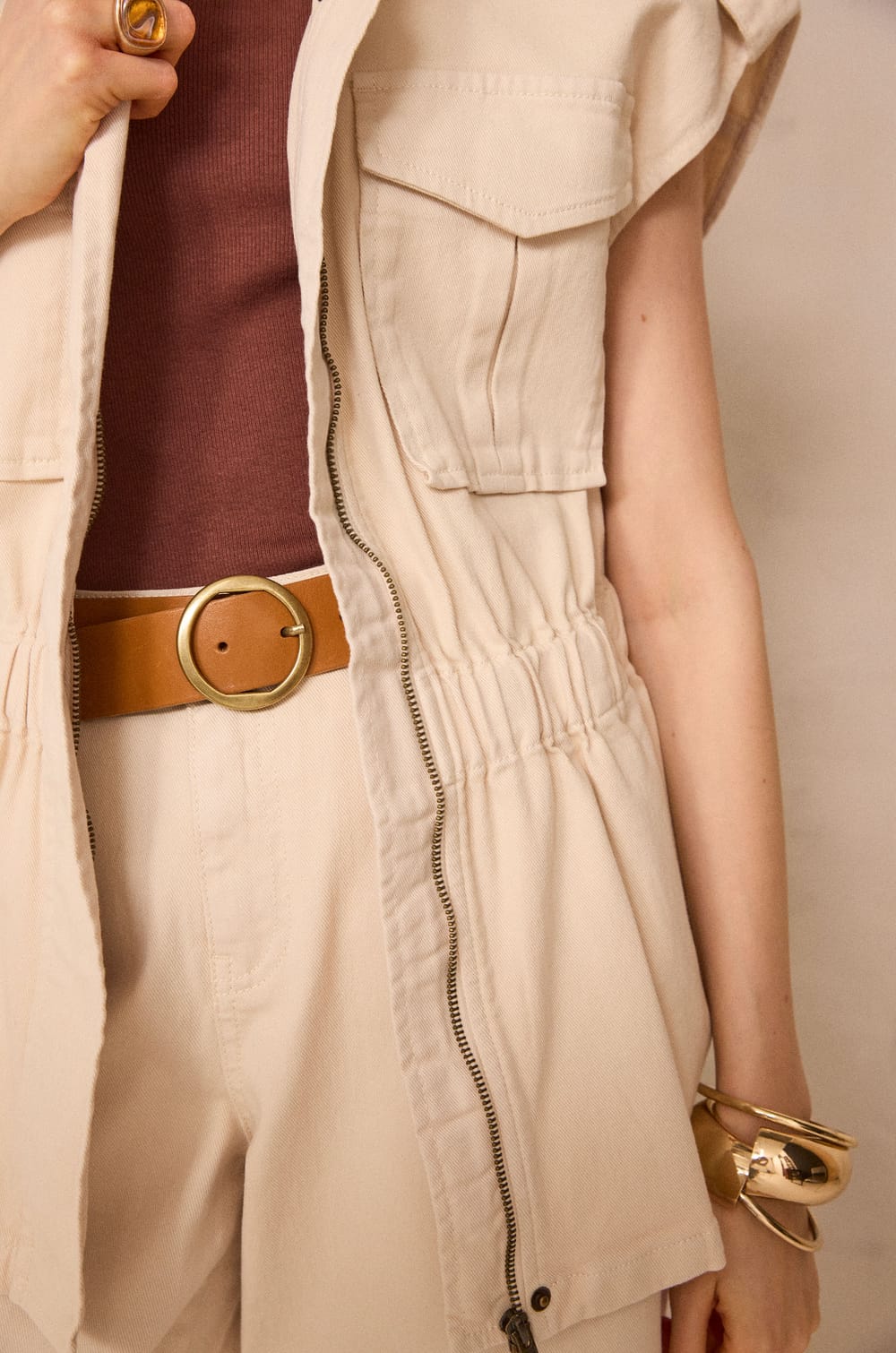 VEGA sleeveless jacket;${refinementColor}