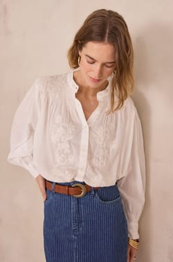 DARCIE floral embroidery blouse in 100% cotton;${refinementColor}