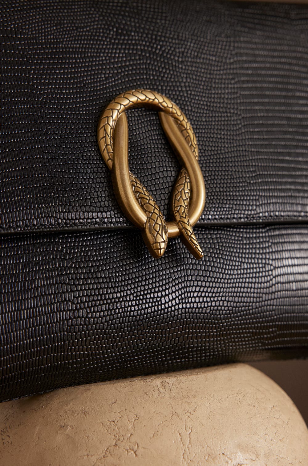 Pochette LEON en cuir;${refinementColor}