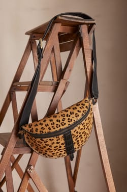 Sac banane LUCIEN en cuir;${refinementColor}