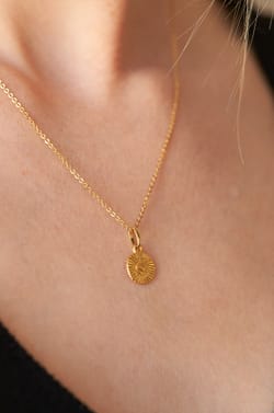 Collier mini marguerite dorée Mila Bijoux Leone;${refinementColor}