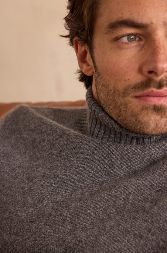 Unisex SWAN(N) turtleneck jumper in 100% cashmere - 4 ply;${refinementColor}