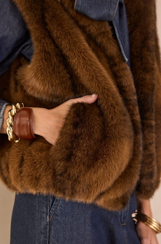 Gilet sans manches duveteux SUZANNE;${refinementColor}