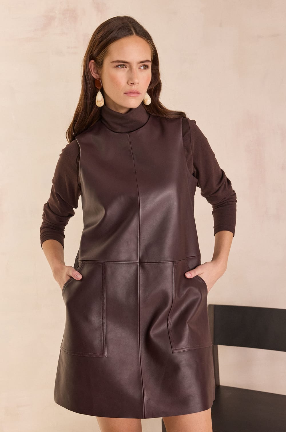 Short sleeveless dress in 100% leather BRUME;${refinementColor}