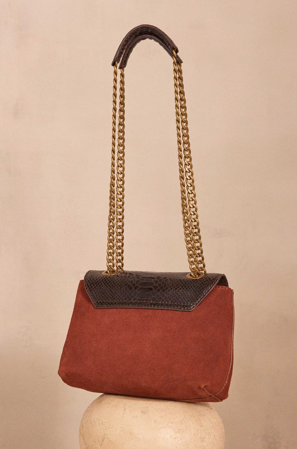 LEON MINI leather bag;${refinementColor}