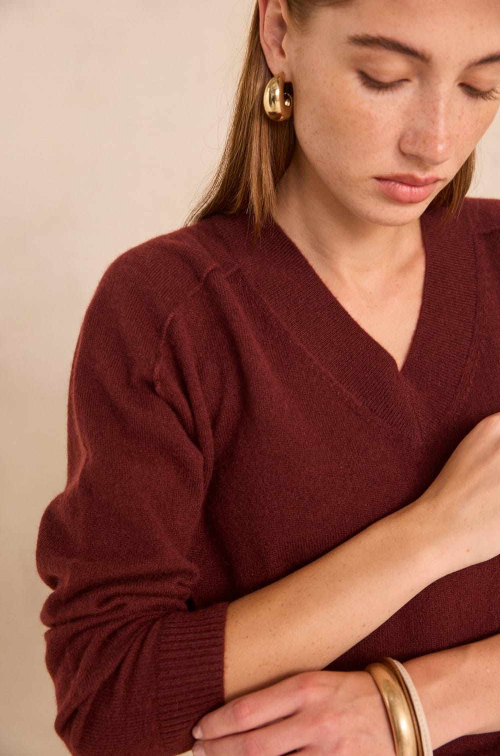V-neck sweater in 100% cashmere 2-ply BARY;${refinementColor}
