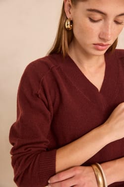 V-neck sweater in 100% cashmere 2-ply BARY;${refinementColor}