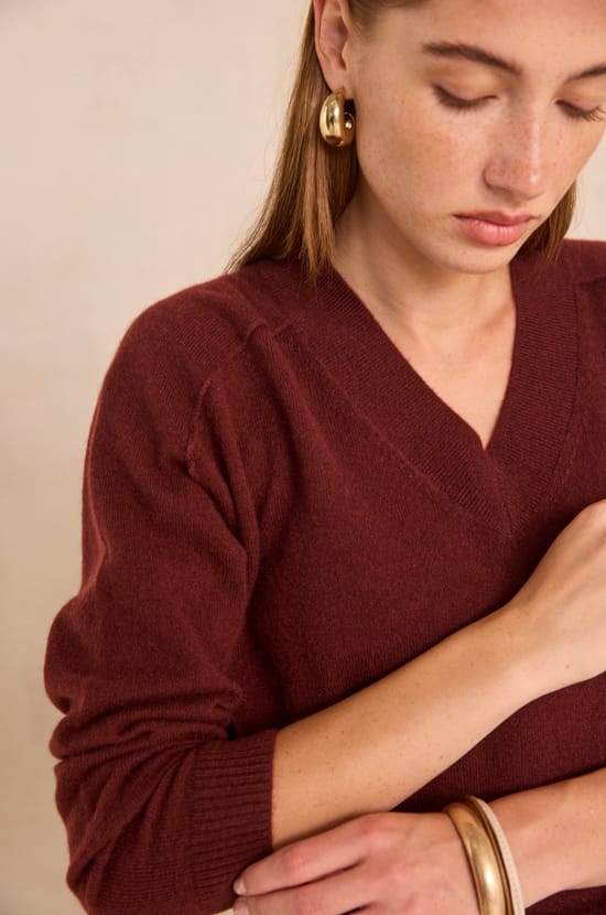 V-neck sweater in 100% cashmere 2-ply BARY;${refinementColor}