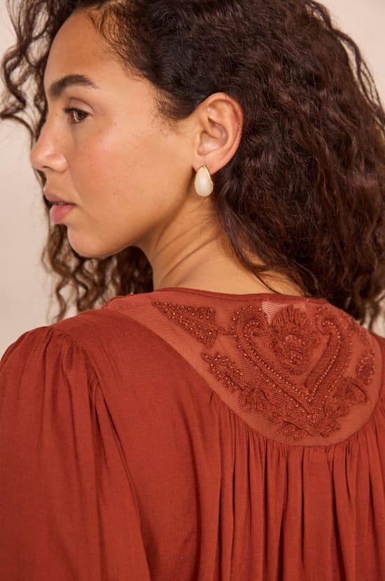 Blouse brod&eacute;e &agrave; manches longues DORIAN;${refinementColor}