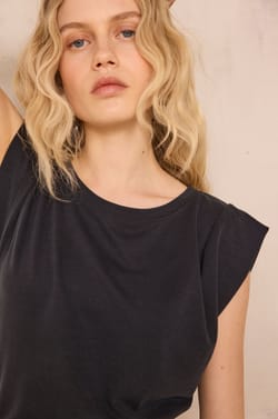 LYNDA sleeveless T-shirt;${refinementColor}