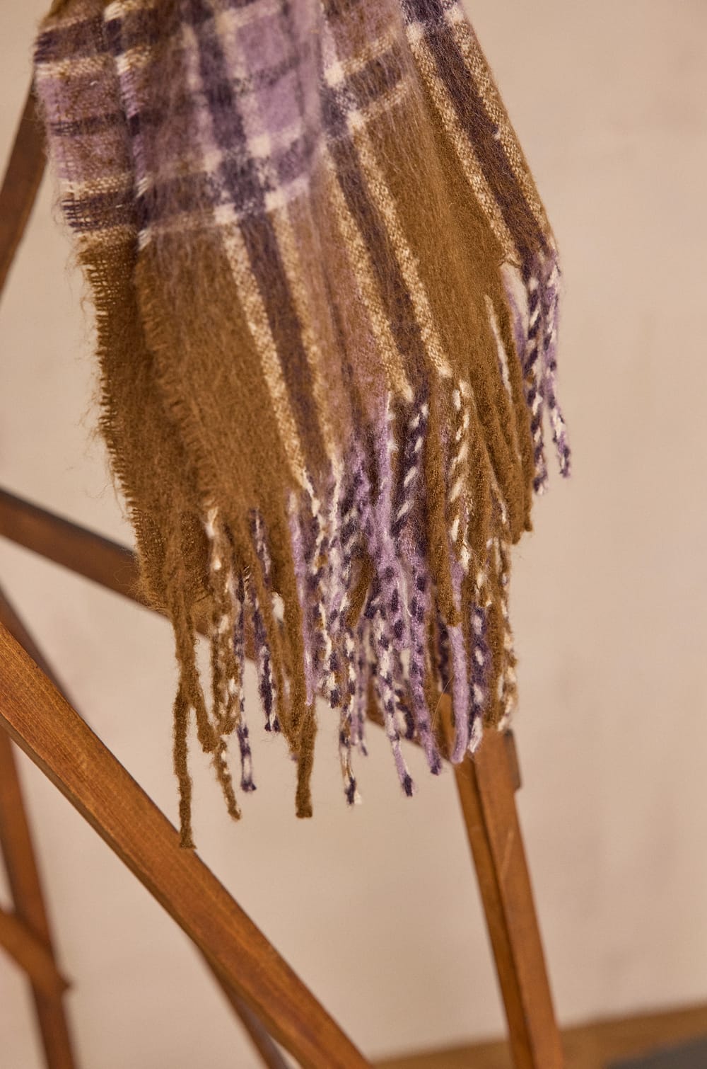 TARA Schal mit Karomuster;${refinementColor}