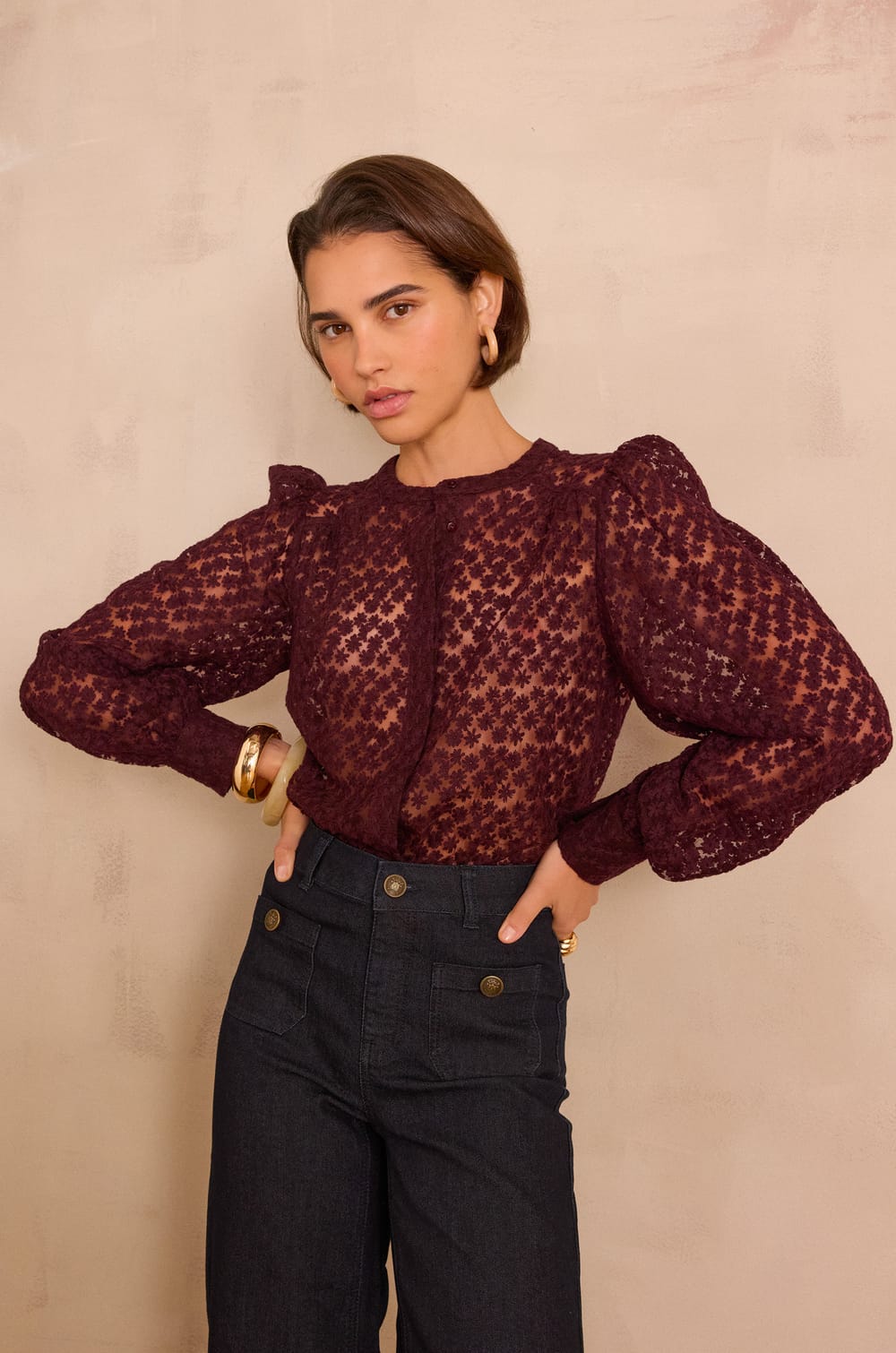 Embroidered CAMOMILLE blouse in cotton;${refinementColor}