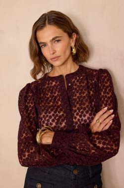 Embroidered CAMOMILLE blouse in cotton;${refinementColor}