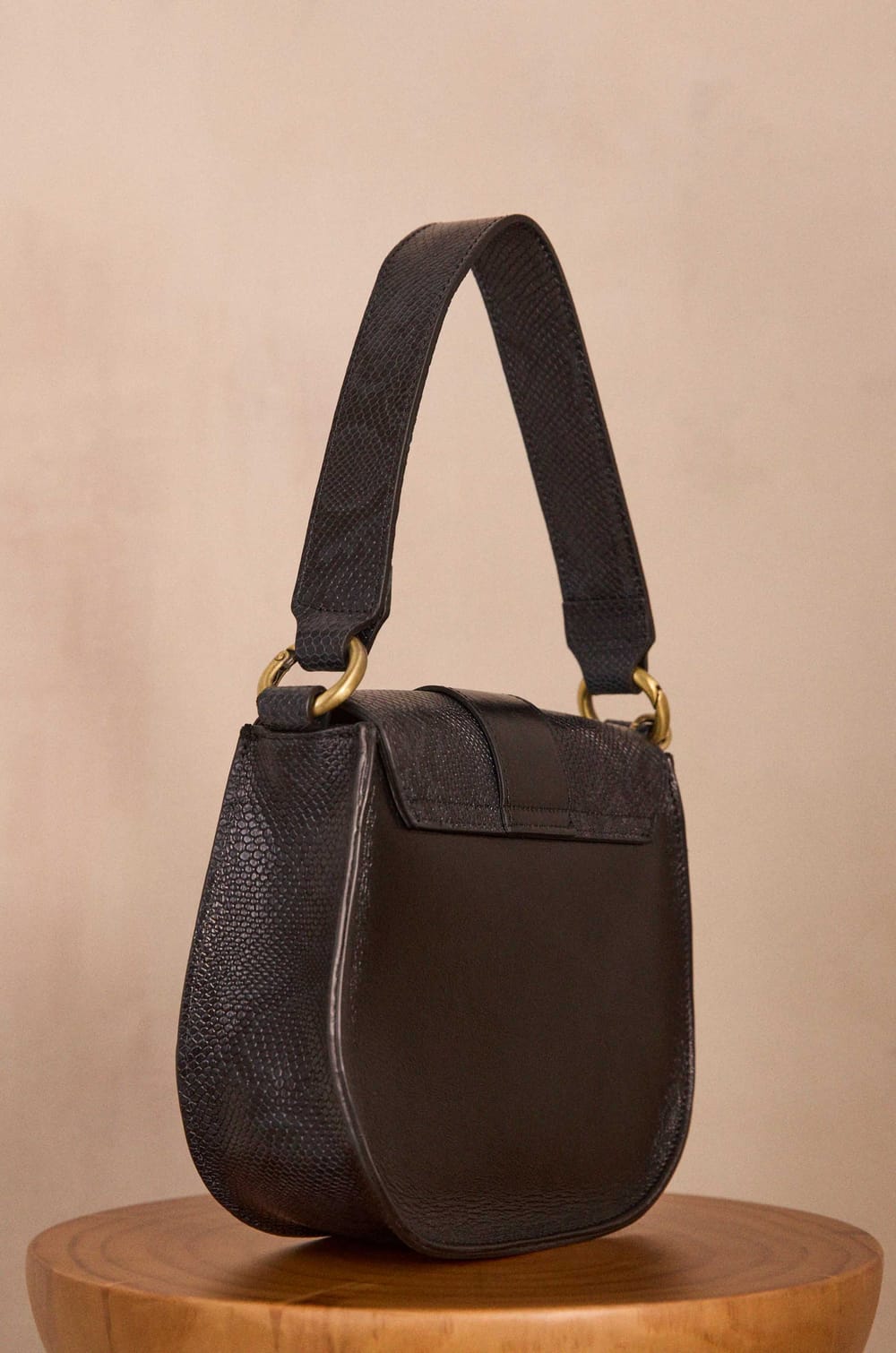 Black bovine leather bag VALENTIN;${refinementColor}