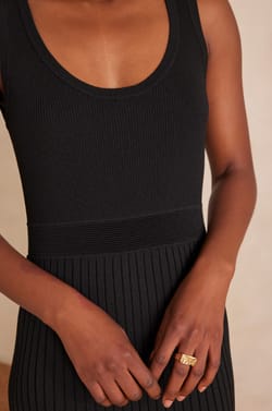 Robe droite c&ocirc;tel&eacute; Rive;${refinementColor}