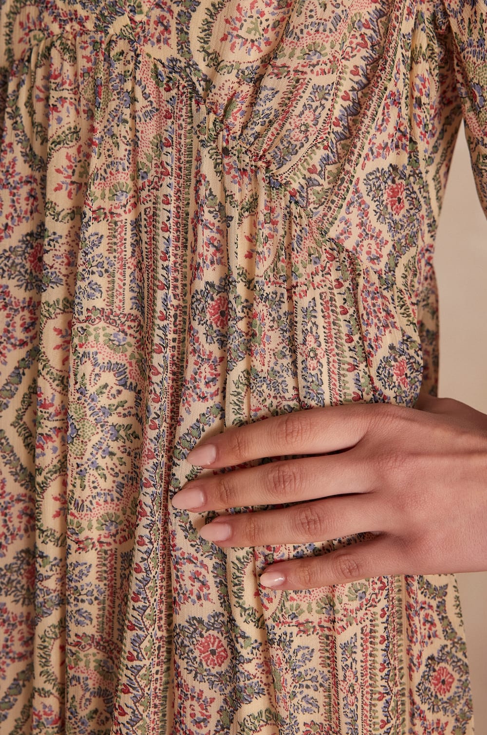 Robe LIVIA;${refinementColor}