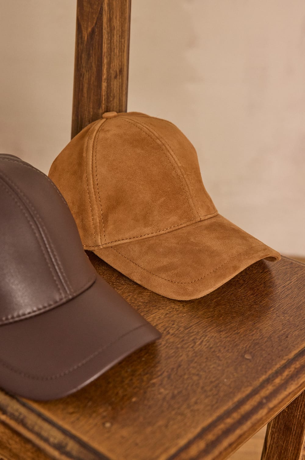 HELENE leather cap;${refinementColor}