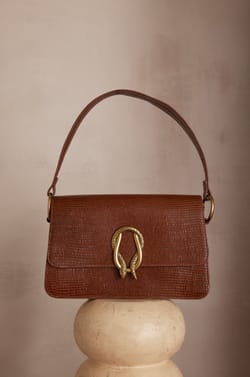 Sac bandouli&egrave;re LEON en cuir;${refinementColor}