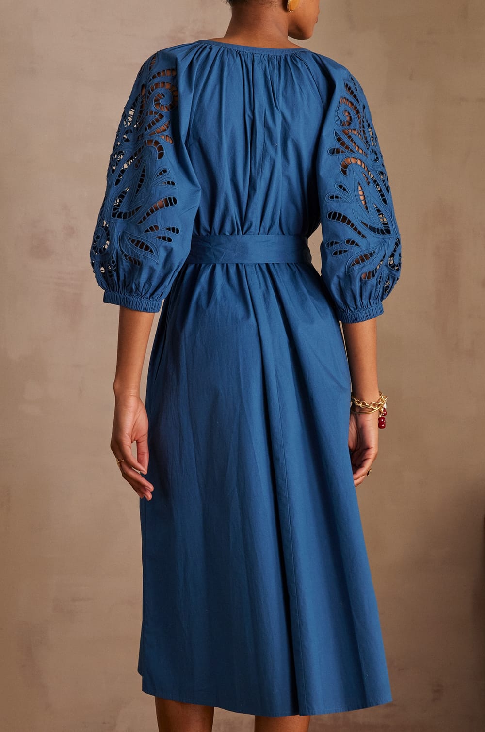 Robe chemise MICHA en coton brod&eacute;;${refinementColor}