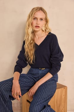 V-neck sweater made of 100% 2-ply cashmere BARY;${refinementColor}