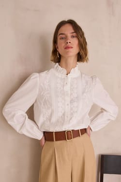 Blouse with floral embroidery in 100% cotton DAISY;${refinementColor}