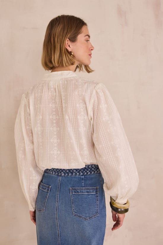 DARCIE floral embroidery blouse in 100% cotton;${refinementColor}