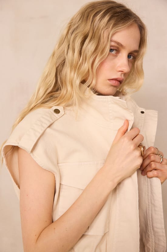 VEGA sleeveless jacket;${refinementColor}