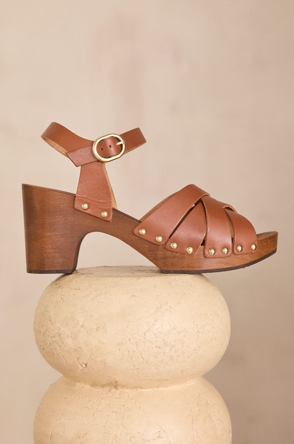 SIA leather heeled sandals;${refinementColor}