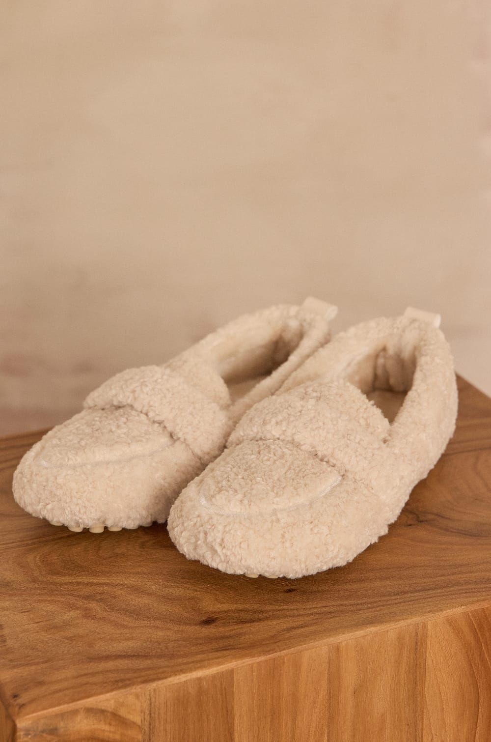 RALPH slippers;${refinementColor}