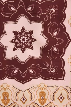 Foulard imprim&eacute; bordeaux en soie ROI;${refinementColor}