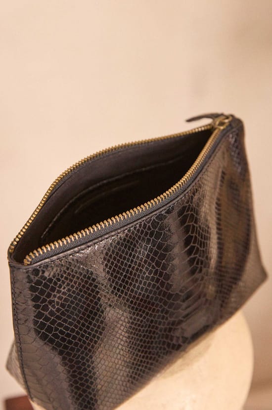 Black leather pouch LEON P POCKET XS;${refinementColor}