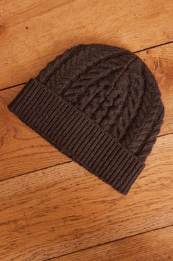 HOCHE cable knit hat;${refinementColor}