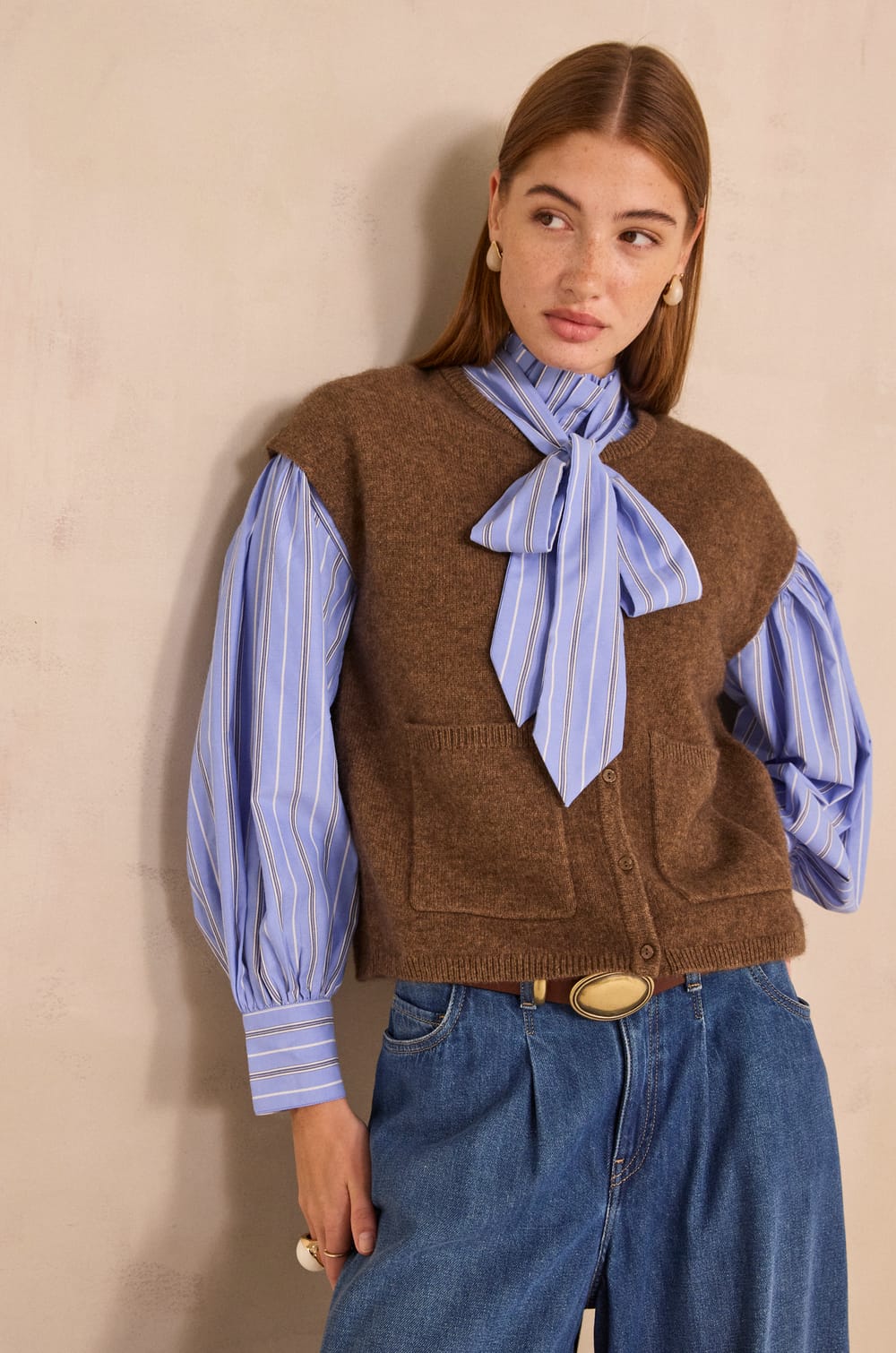 Sleeveless sweater in a blend of yak and wool ADAM;${refinementColor}