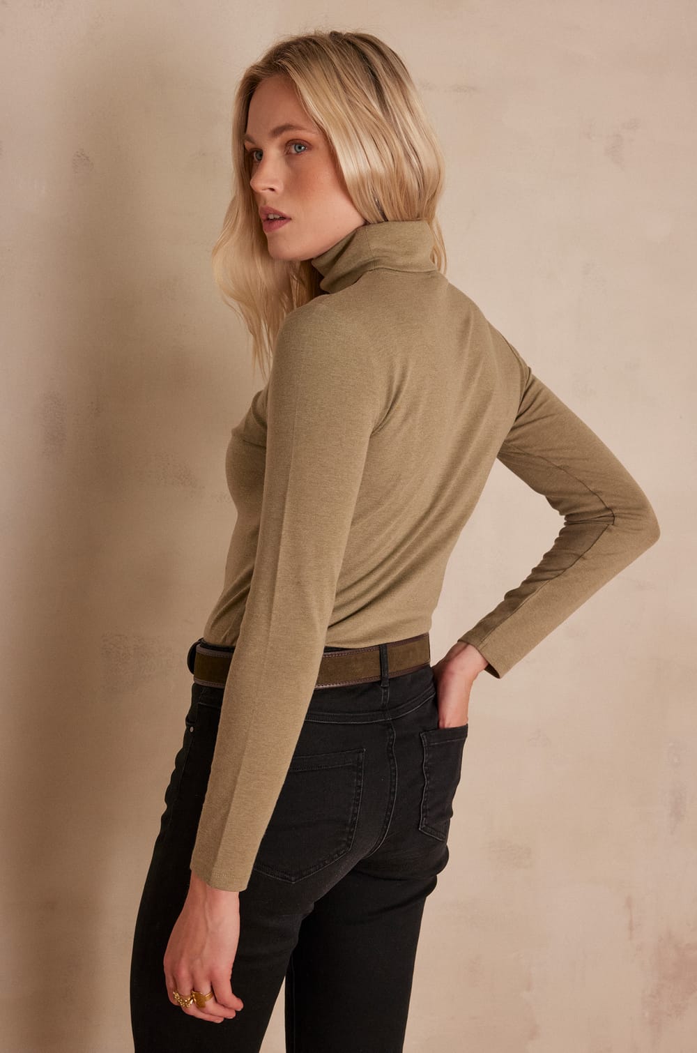 FERGUIE turtleneck T-shirt;${refinementColor}