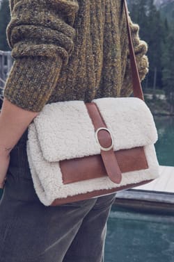 Sac besace LOUIS en cuir;${refinementColor}