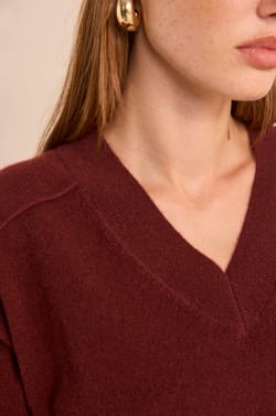 V-neck sweater in 100% cashmere 2-ply BARY;${refinementColor}