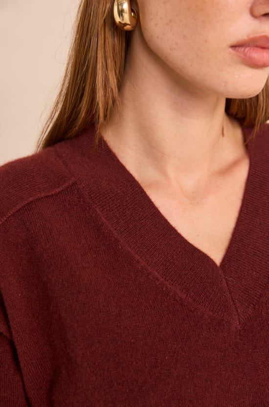 V-neck sweater in 100% cashmere 2-ply BARY;${refinementColor}