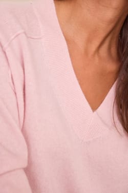V-neck jumper in 100% 2-ply cashmere BARY;${refinementColor}